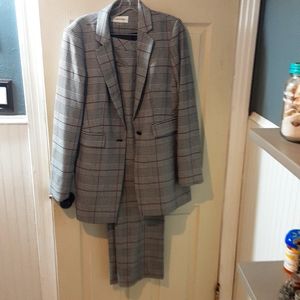 CALVIN KLEIN 2 piece womens suit.  Size 12 (Fits like 14)